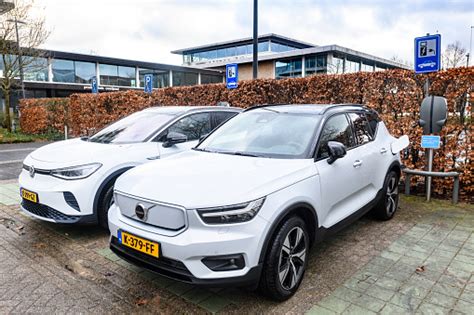 Volkswagen Id4 And Volvo Xc40 Recharge Pure Electric Crossover Suv Cars