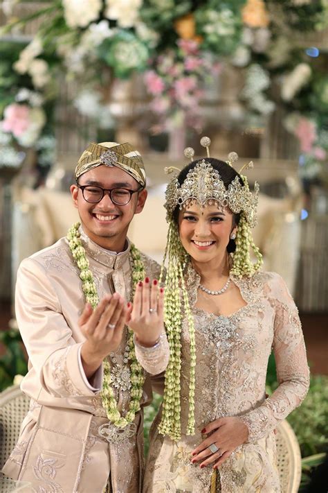 Pernikahan Adat Sunda Dengan Nuansa Garden The Wedding The Bride