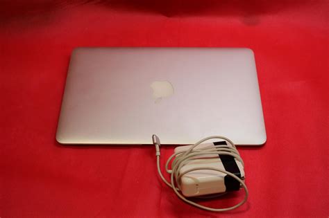 Apple Macbook Air Md711lla 11 Intel Core I5 13ghz 4gb 128gb