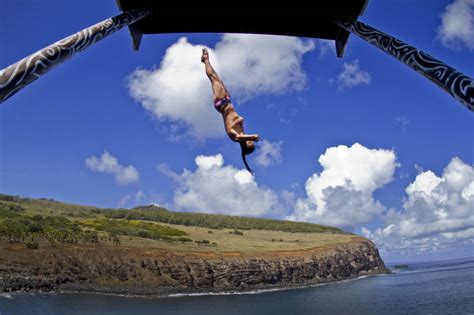 25 Jaw Dropping Photos From The Red Bull Cliff Diving World Series Twistedsifter