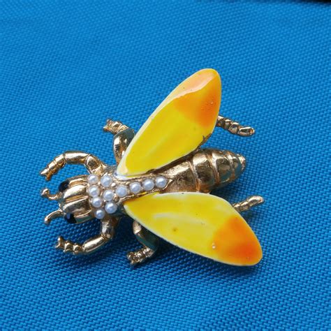 Buzzy Vintage Bee Pin Or Brooch Gold Toned With Enamel Wings Faux