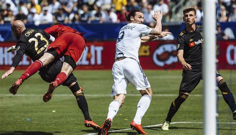 This tease opened our coverage of 2019's first la galaxy vs lafc match. Framed | LA Galaxy vs LAFC - SoccerBible