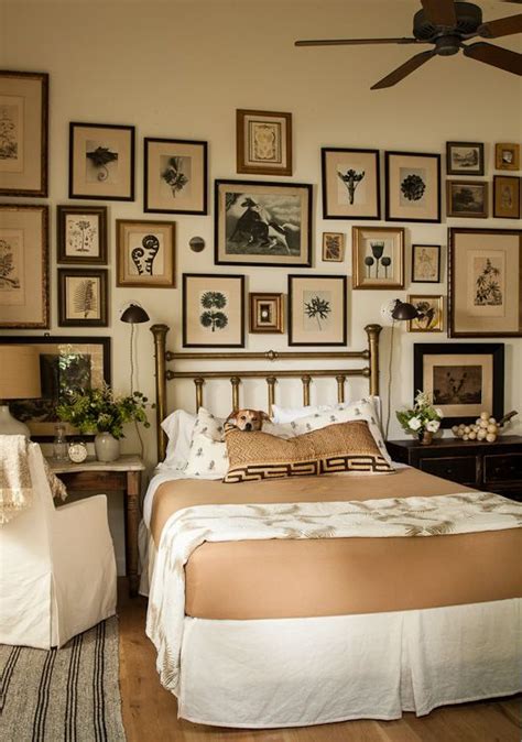 Check spelling or type a new query. 50 Cool Ideas To Display Family Photos On Your Walls ...