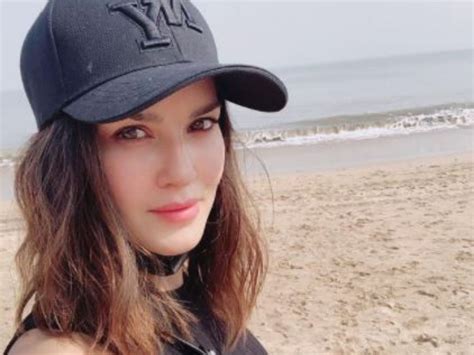Video Sunny Leone Hits A Six While Playing Cricket In Kerala Has A Question For Indian
