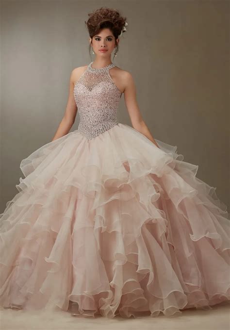 2017 Light Pink Quinceanera Dresses Halter Neck Beaded Sleeveless Ball Gown Quinceanera Gowns
