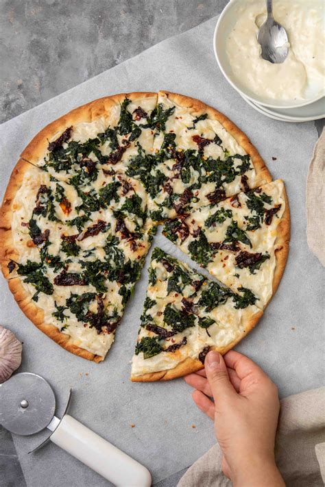 Quick Spinach Pizza With White Sauce Lifestyle Of A Foodie