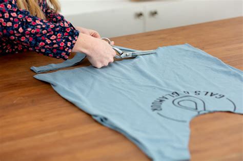 3 No Sew Ways To Upcycle Your Old T Shirts Diy Recycled Craft