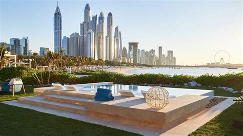 Dubais Drift Beach Club Reopens With Private Beach Cabana Experience