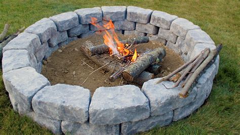 Have you thought of yourself as a do it yourselfer? DIY Firepit | Rebrn.com