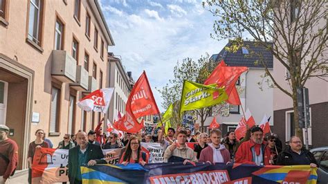1 Mai Hunderte Menschen Demonstrieren Am Tag Der Arbeit In Gießen