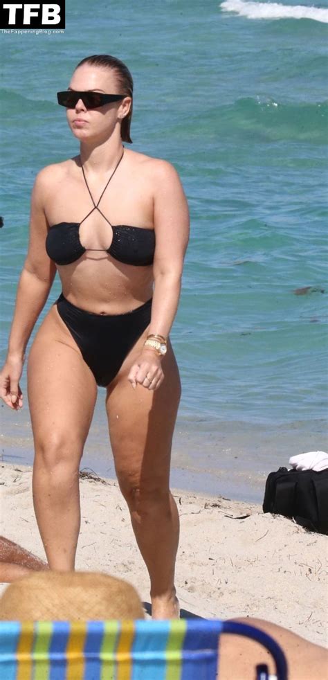 Bianca Elouise On Beach Bikini Pics What S Fappened