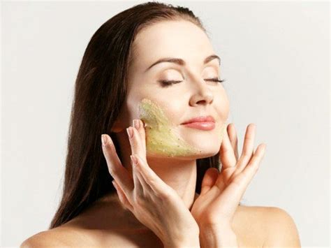 15 Most Effective Home Remedies For Clear Skin
