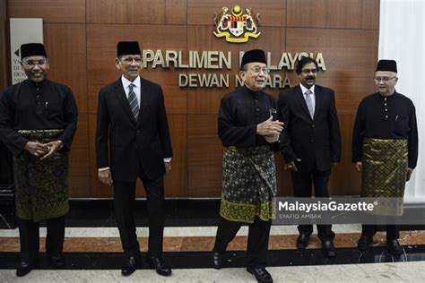 Parlimen malaysia terdiri daripada dewan rakyat dan dewan negara atau senat. Dewan Rakyat: MP yang guna bahasa kesat dan kasar perlu ...
