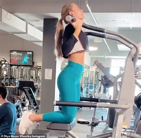 Skye Wheatley Flaunts Her Washboard Abs As She Fits In Another Session At The Gym Daily Mail