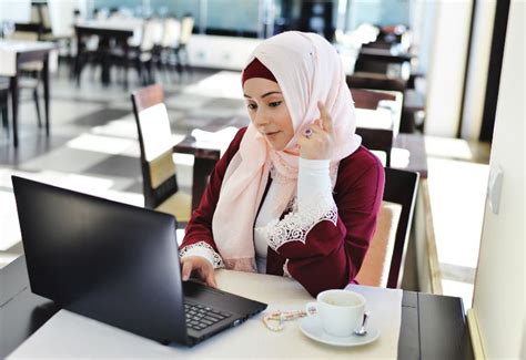 Luar Biasa Ini Alasan Dan Manfaat Menggunakan Jilbab Hijab Alas Hot