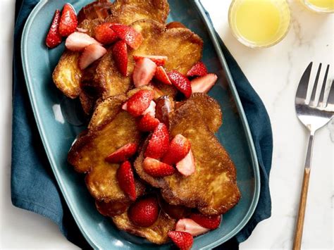 Creme Brulee French Toast With Drunken Strawberries Recipe Bobby Flay