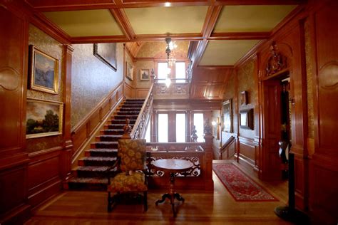 New Pabst Mansion Tours Include Happy Hour With Pbr Kid Friendly Tour