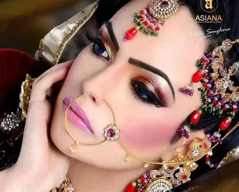Pakistani Bridal Eye Makeup Dresses Images 2022
