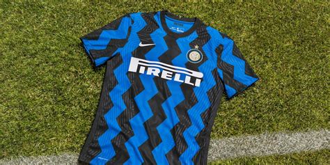 Niente bande quella che si presenterà ai nastri ai blocchi di partenza della prossima stagione sarà un'inter che. Serie A: le nuove maglie della prossima stagione FOTO