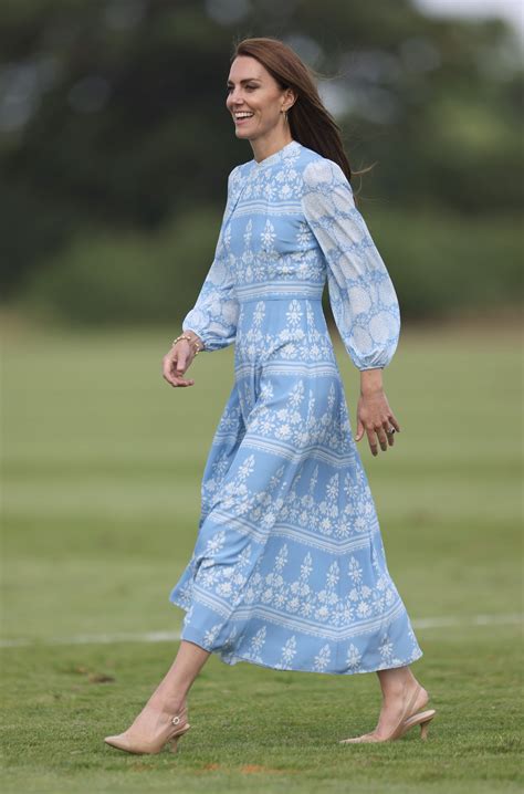 Kate Middleton In Estate Punta Sul Baby Blue Chic Con Abito A Fiori