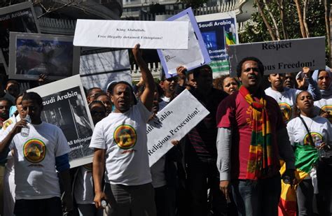 Update And Photos Protesters Demand Saudis Release Jailed Ethiopian