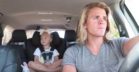 Dad And Daughter S Carpool Karaoke Breaks The Internet With 6 Million Views