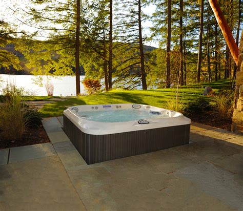 The only jacuzzi vs hot tub difference is that jacuzzi is a brand (and hence it is only manufactured by one company) while hot tubs can be manufactured by a wide range of companies. Hot Tubs VS. Swim Spas - Twin City Jacuzzi Blog