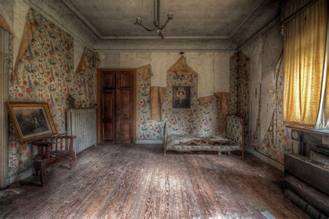 I Felt Like I Was Being Watched Inside Abandoned Manor House Where