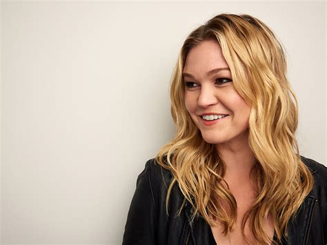 Julia Stiles Reveals Shes Really Slow On Wedding Planning With