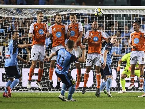 Sydney fc v central coast mariners. A-League: Sydney FC's struggles continue as Brisbane Roar inflict defeat on Sky Blues