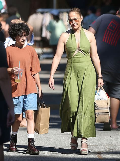 Jennifer Lopez Seen Out With Emme 14 At Flea Market See The Photos Hollywood Life