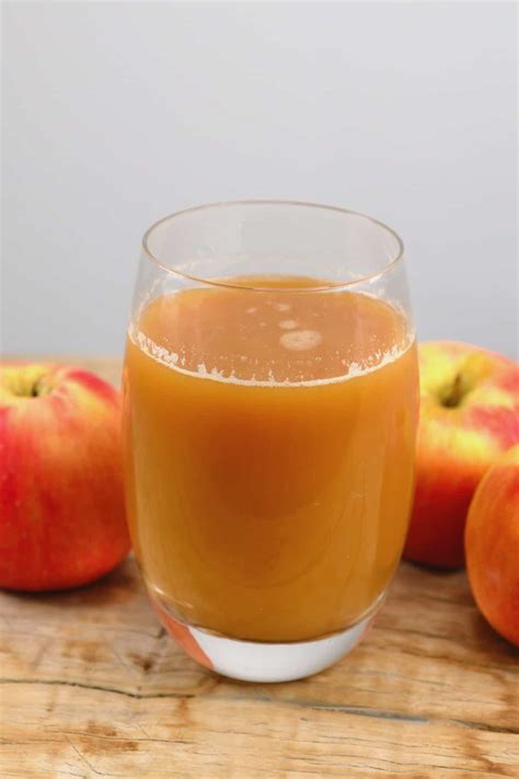 How To Make Apple Juice With And Without Juicer
