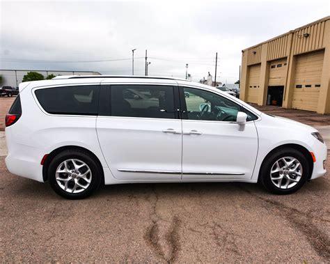 New 2020 Chrysler Pacifica Touring L Plus 35th Anniversary With Navigation