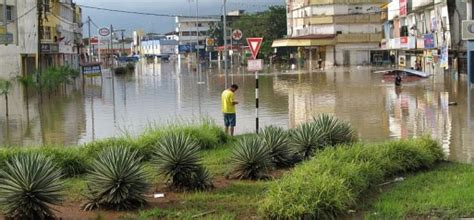Some reports say this is the fourth time in a matter of weeks. Malaysia: Flash flood in North Malaysia leaves 9,000 ...