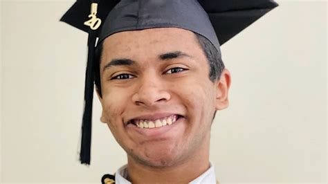 Niam Abeysiriwardena 17 Believed To Be Lake Forest Colleges Youngest