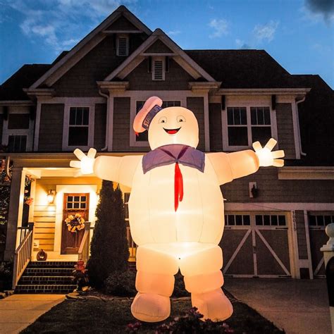 Gemmy 12 Ft X 13 Ft Lighted Stay Puft Marshmallow Man Halloween