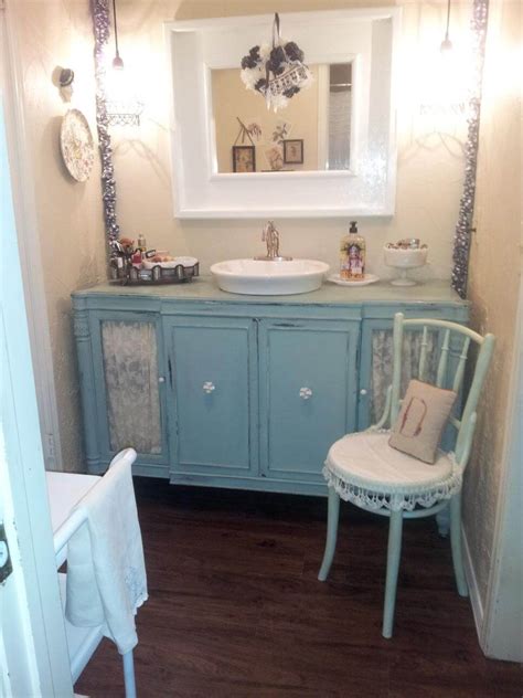 Shabby chic décor ranges from the stylishly traditional to the modern and understated. 28 Best Shabby Chic Bathroom Ideas and Designs for 2017