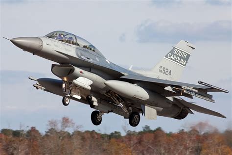 F 16 Flight Ops Fligth Line Ops And F 16 Block 52 Take Off Flickr