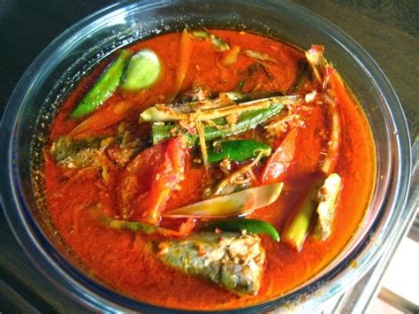 The sweet and sour flavour of this dish is considered refreshing and very compatible with fried or grilled dishes. Resep Memasak Ikan Patin Asam Pedas | Resep Masakan Indonesia