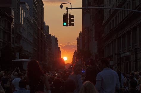 Manhattanhenge 2014 Last Chance To Watch The Sun Line Up With The City