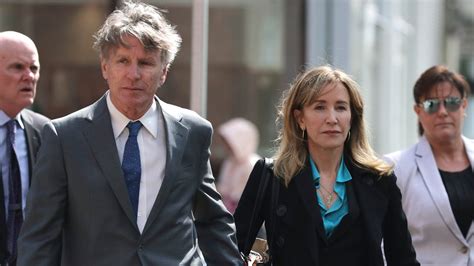 Felicity Huffman Lori Loughlin Appear In Court For College Admissions