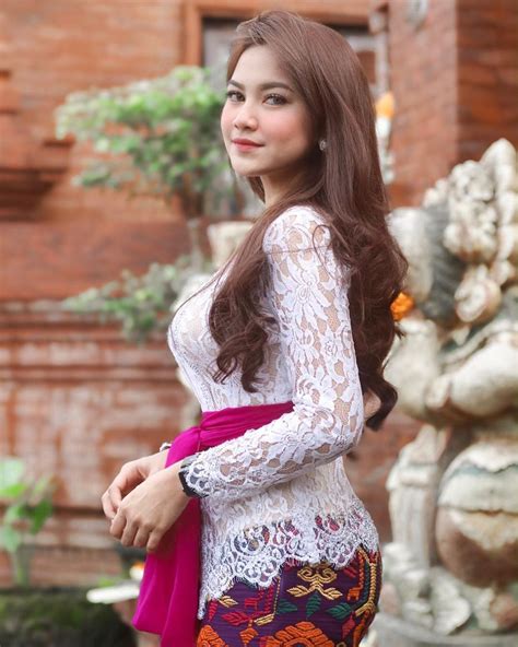 Pin Oleh Wilaiwan Sangthong Di ผ้าไทยชุดไทย Di 2020 Wanita Gadis Cantik Asia Wanita Terseksi