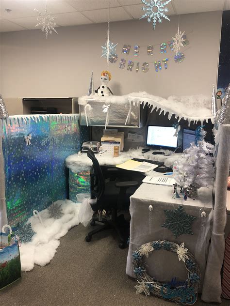 Christmas Desk Decorating Competition Diy Frozen Cubicle Teacher Desk