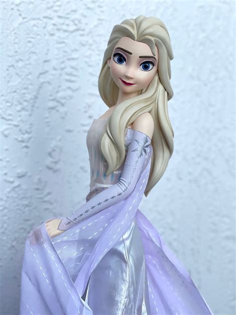 first look at frozen 2 elsa master craft statue in wh