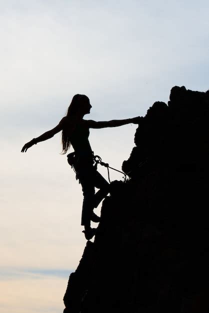 Premium Photo Beautiful Woman Physique Climbing A Rocky Wall