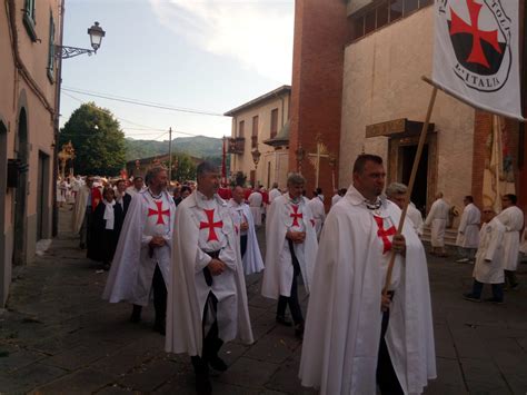Processione In Onore Della Madonna Del Popolo A Pontremoli Templari Oggi