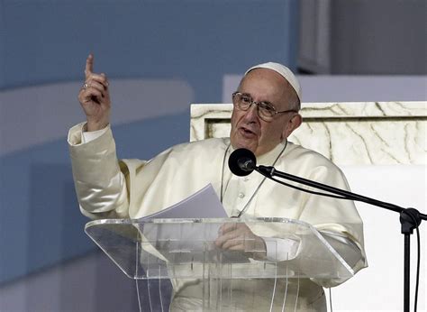 Il Papa Prega Contro La Tratta Di Esseri Umani Denunciare I Casi Di