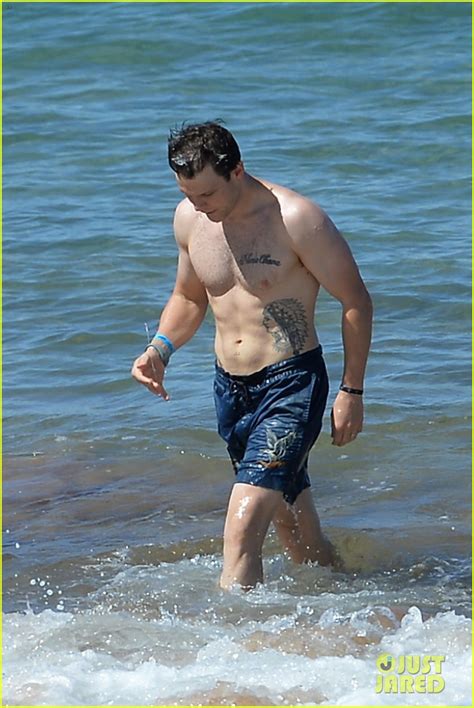 Photo Jake Lacy Shirtless In Hawaii Photo Just Jared Entertainment News