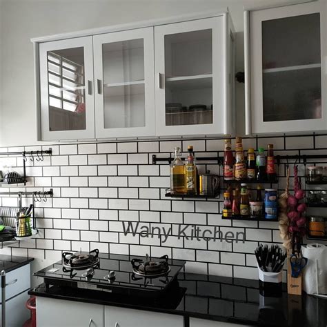 deko dapur hitam putih  penggunaan kabinet gabungan besi tin