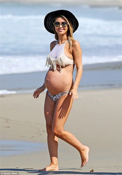 Bump On Display Pregnant Audrina Patridge Looked Stylish On The Beach